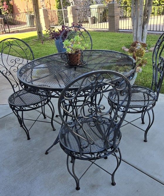 Quality Heavy Iron Patio Set - 5 Pc Set