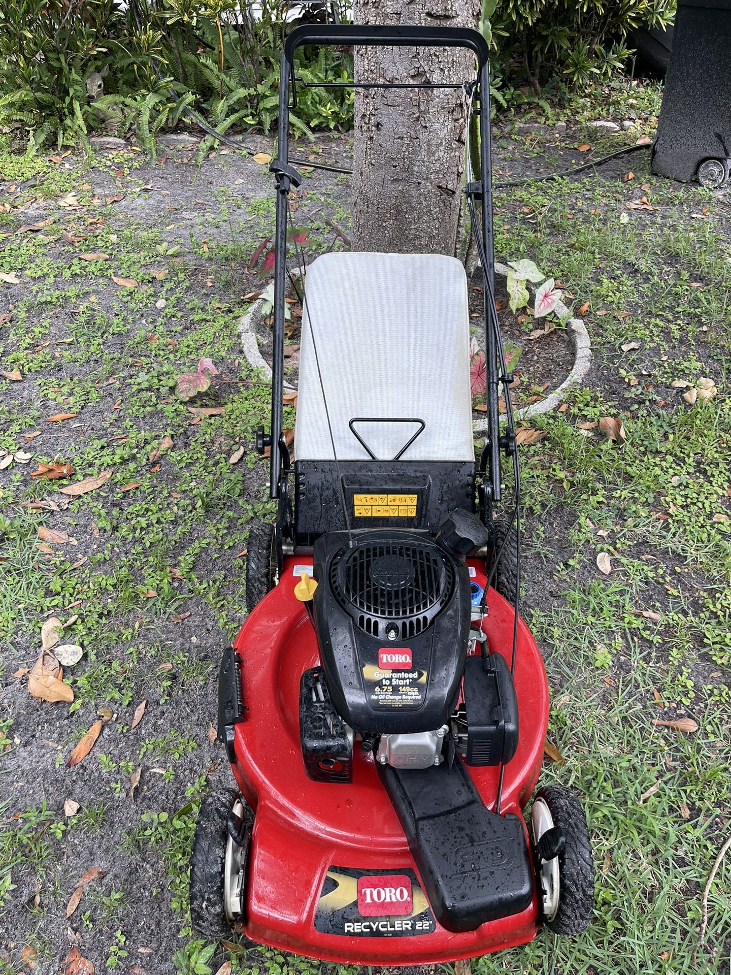 Self Propelled Lawn Mower LBSN Toro Recycler 22” Cut With A 6.75 HP Engine