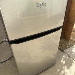 Whirlpool 3.1 cu ft refrigerator freezer