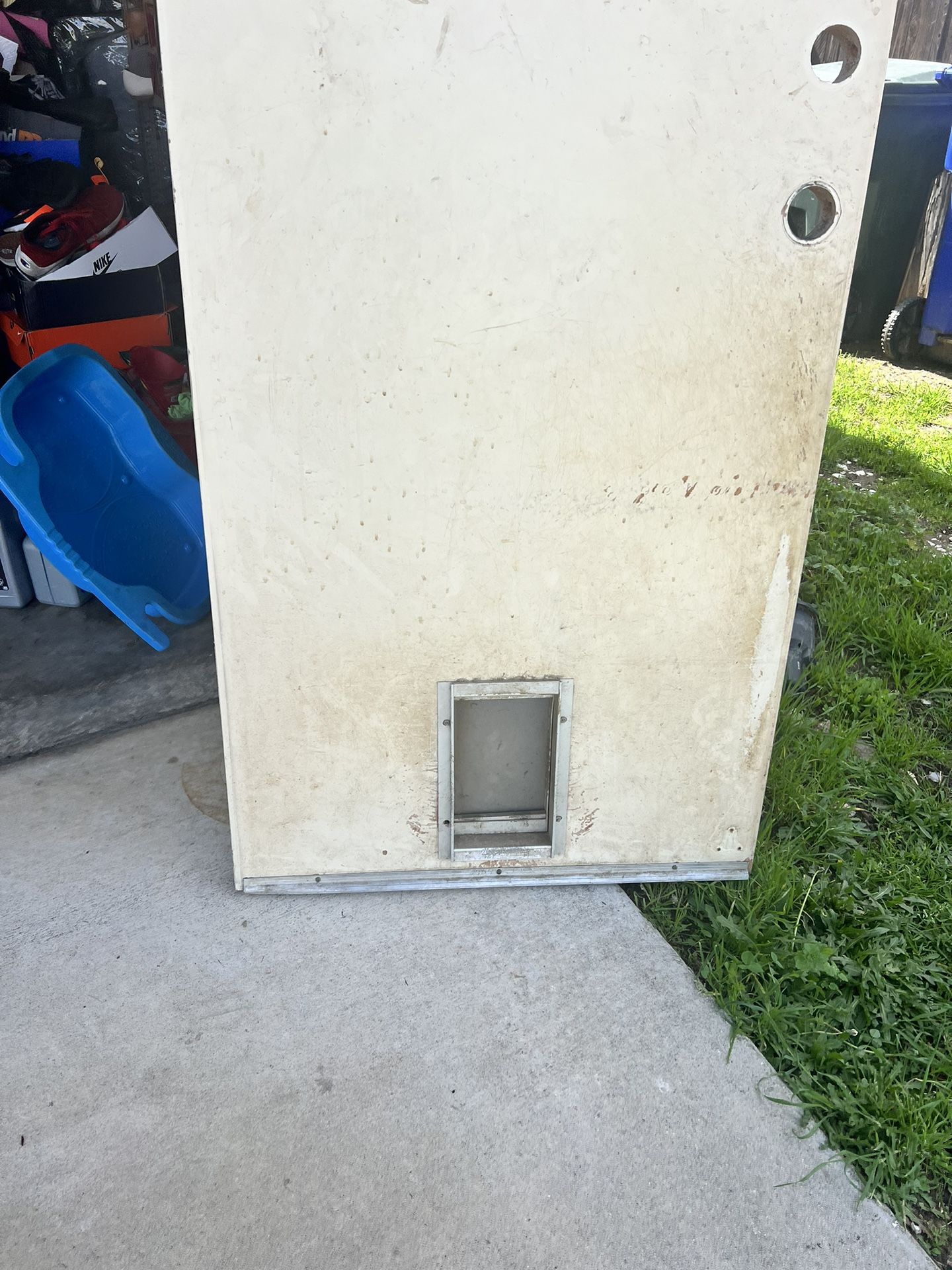 Garage Door With Pet Window/door