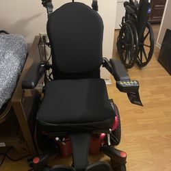 Q500m Electric Wheelchair 