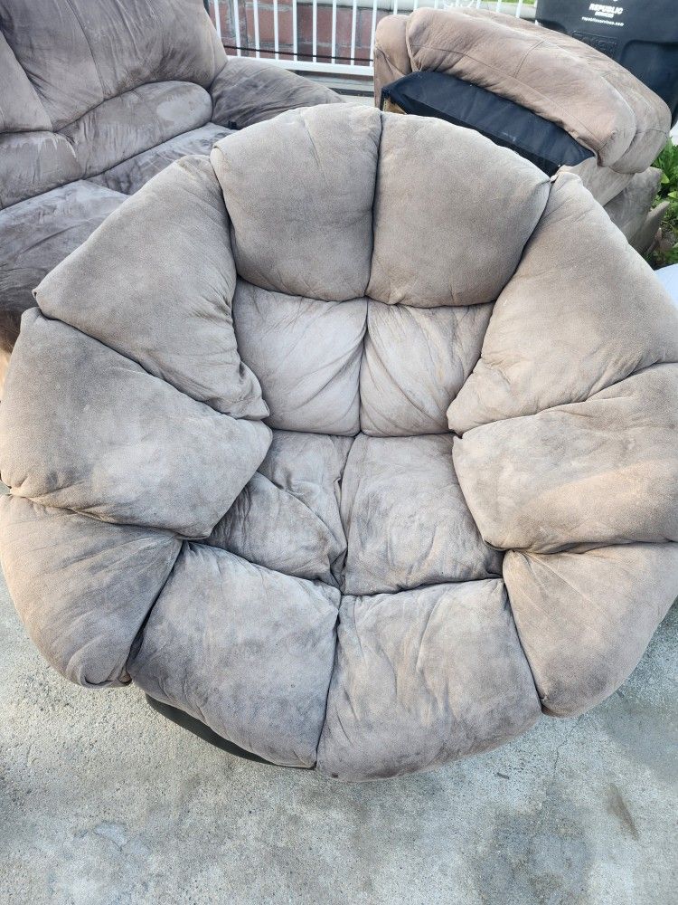 Cushioned Spinning Couch