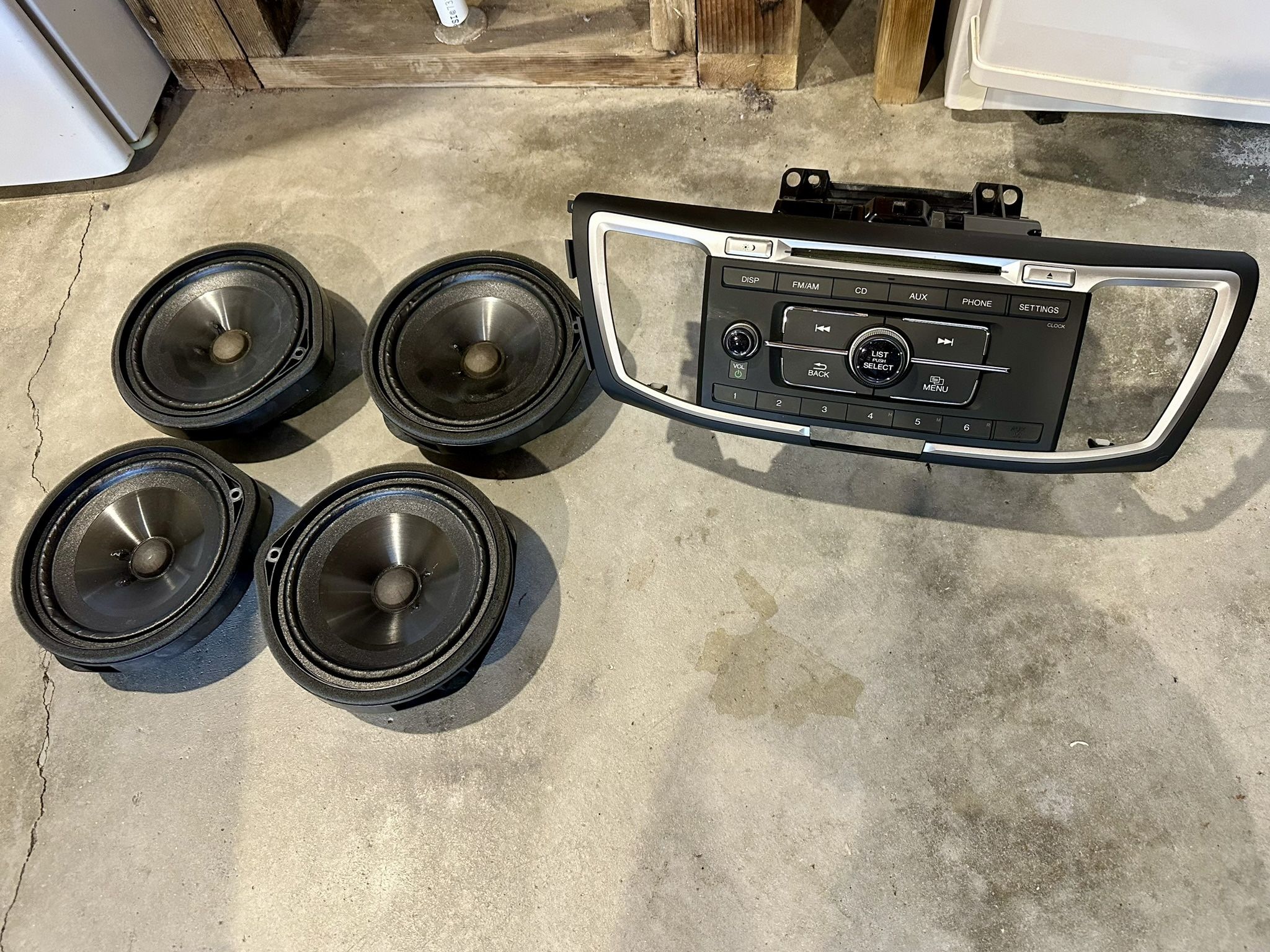 Honda Accord 2016 Original Stereo and Speakers