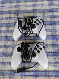 2 Xbox Controllers