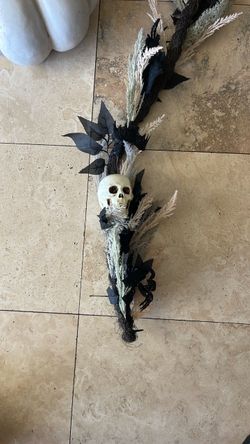 Halloween skull garland