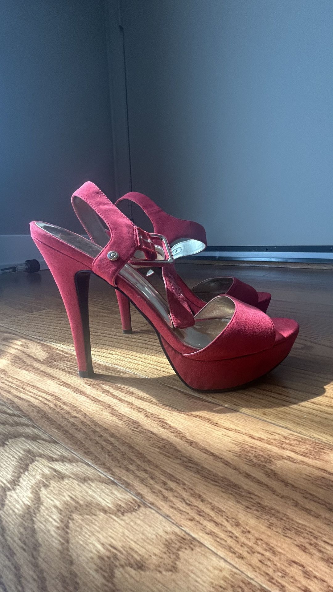 GUESS Red Suede Platform High Heels – Size 8