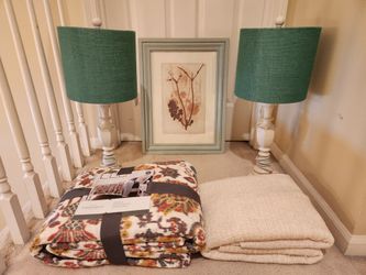 F/Q Quilt Blanket Bedding+Lamp/Lamps (2) for a Nightstand/Night Stand/End Table/Desk+Frame Wall Art Work Decor