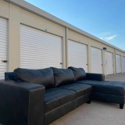 BRAND NEW (black) Sectional Very Comfortable 