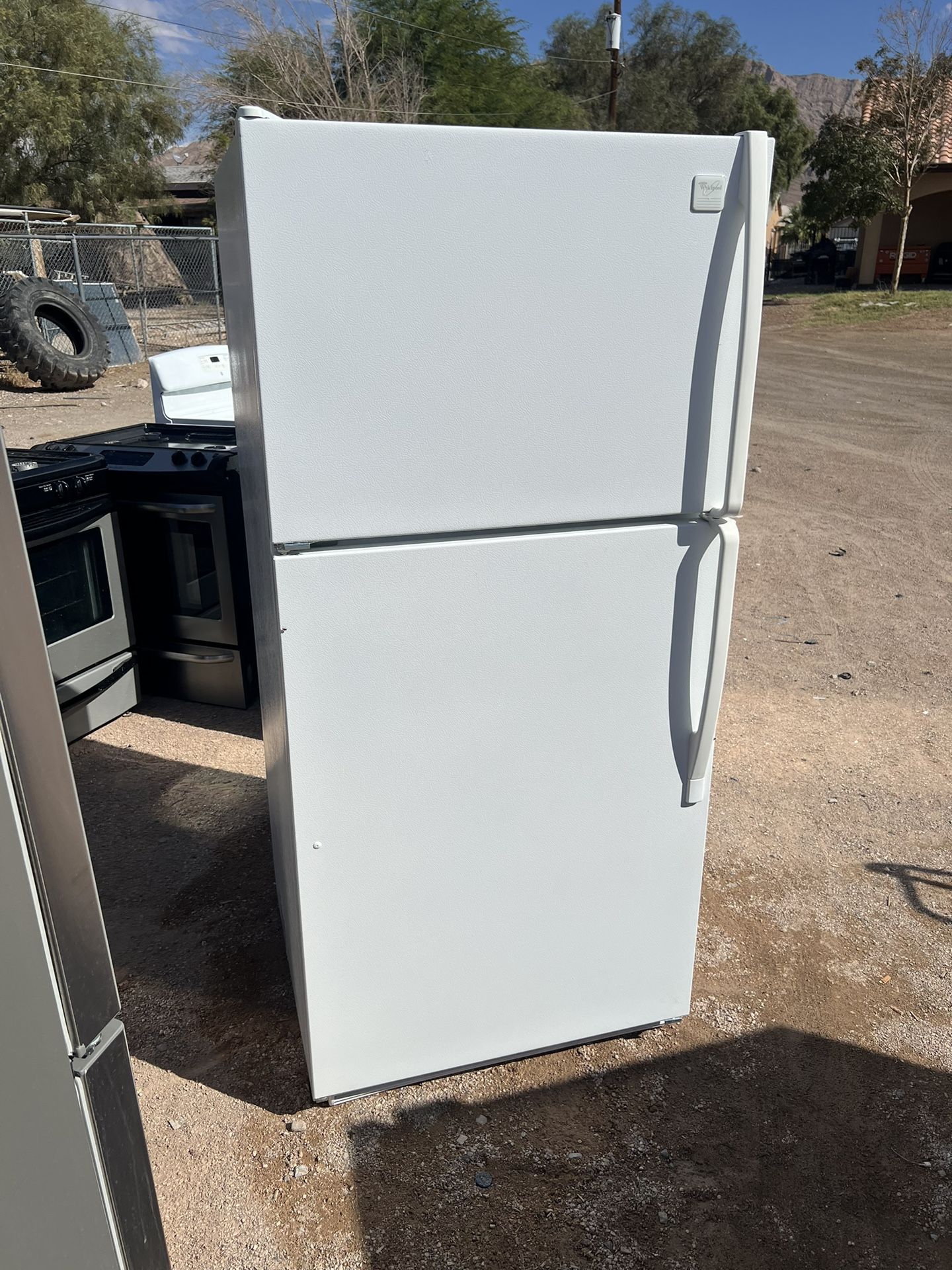WHIRLPOOL REFRIGERATOR