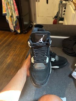Jordan 4s white thunder