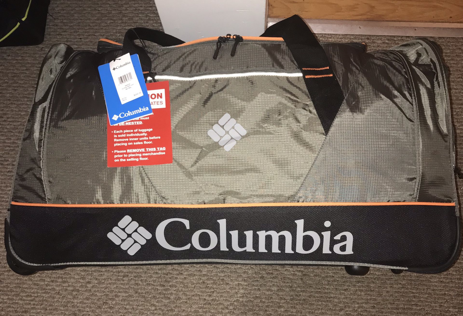 Columbia XLarge (30Inch) Duffle bag W/Wheels (Green)