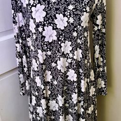Old Navy Swing Dress Long Sleeve Black & White Floral Jersey Stretch Women's M