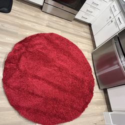 SAFAVIEH Red 5'3" Round Shag Solid 1.2-inch Thick Area Rug