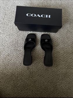 Coach sculpted C emblem leather size 8.5