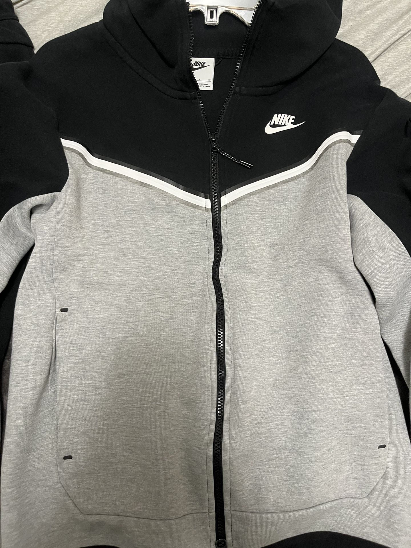 Nike Tech Set