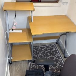 Computer Desk With Multiple Shelves. 