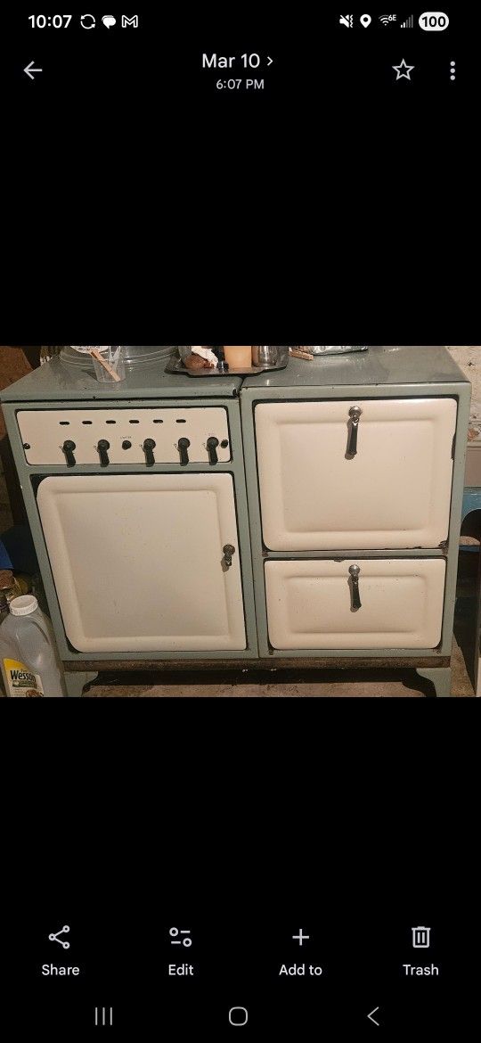 Vintage gas stove