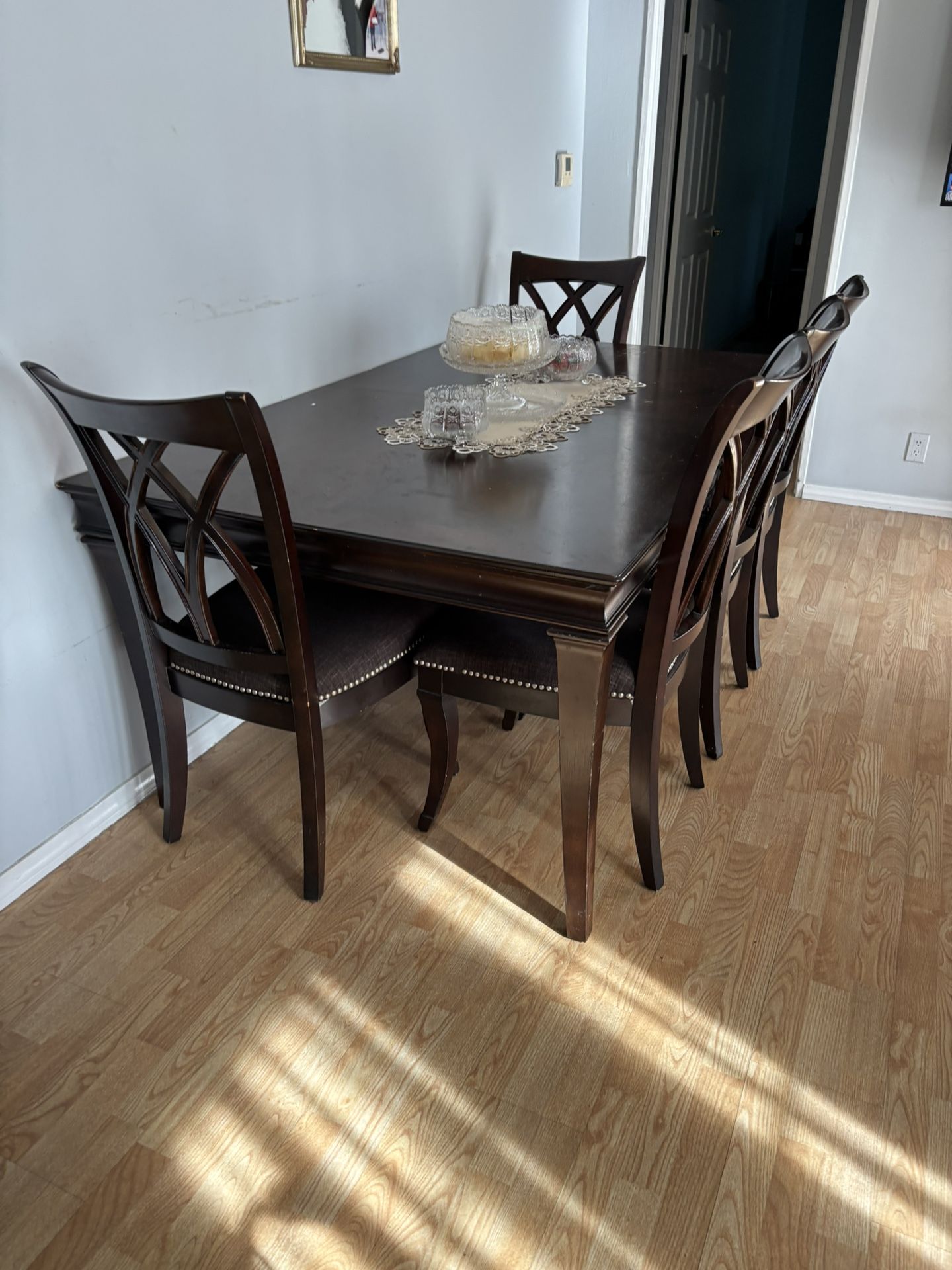 Dining Table And 6 Chairs 