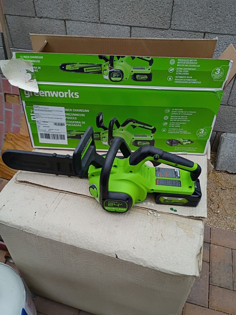 Brand New 12in. Chainsaw 4AH Battery And Charger 