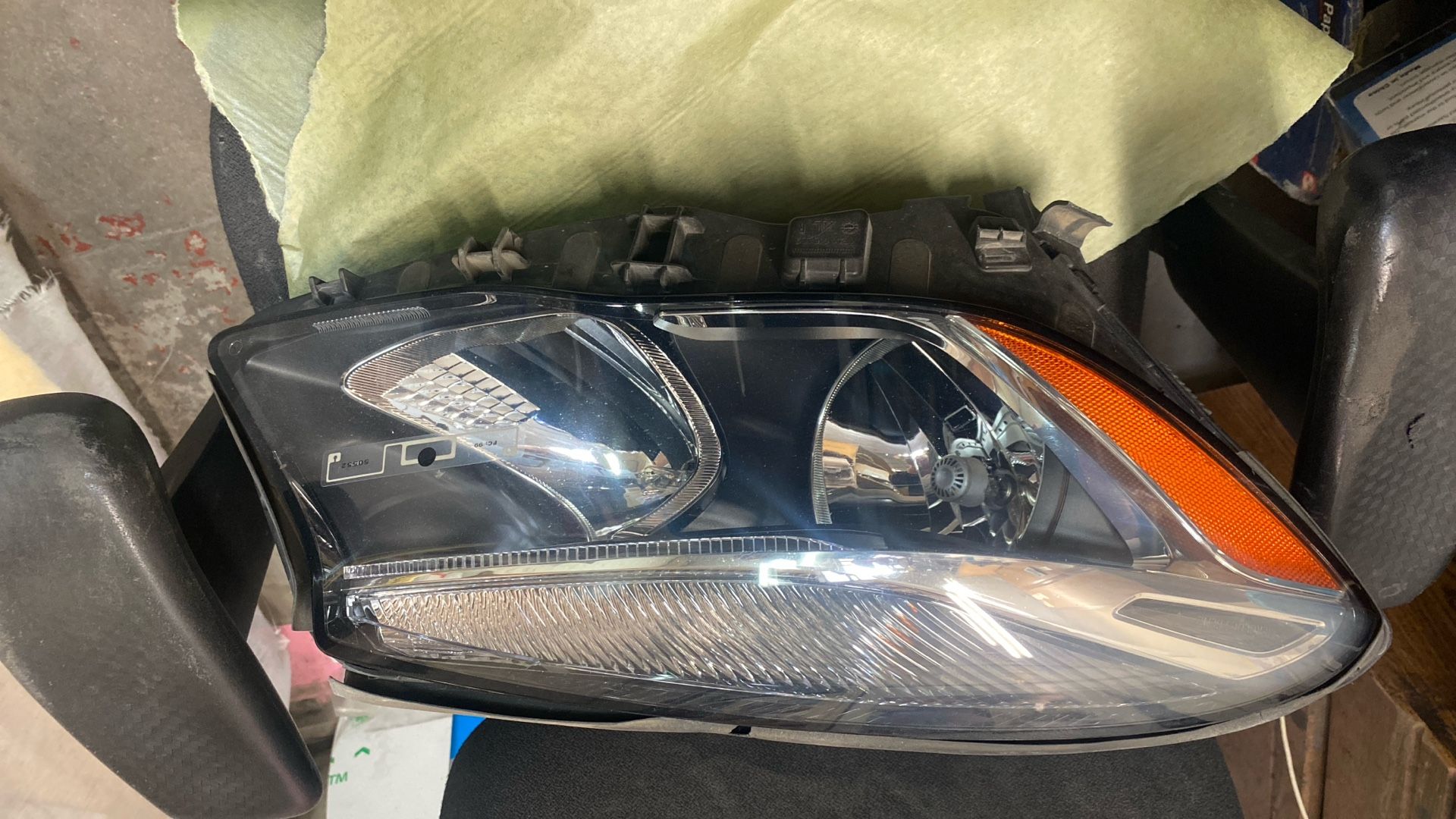 2015-20 Mercedes GLA right headlight