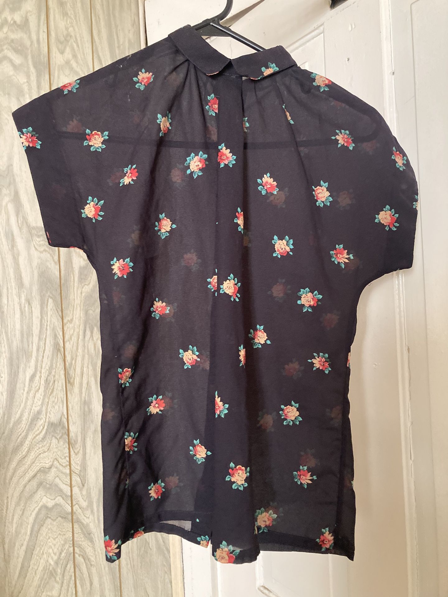 Vintage RD. #2 Women’s Size Small Black Floral-Pattered Shortsleeved Blouse