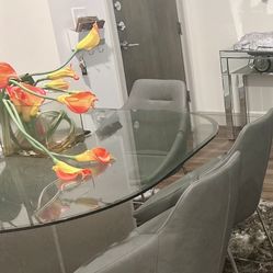 Round Glass  Dining Table  And 4  Leather Chairs