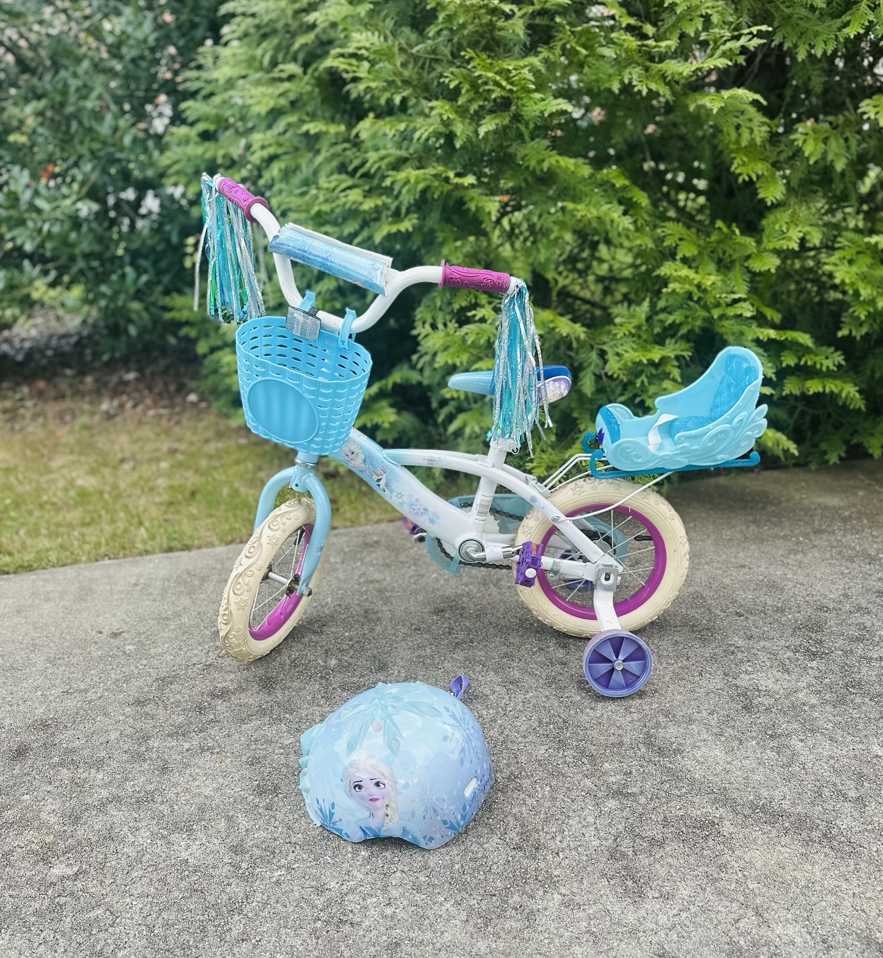Frozen Girl Bike 12”. Pick Up Ballantyne