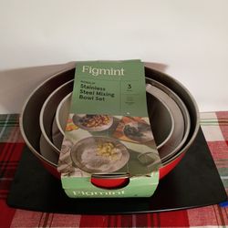 Figmint™ 3-Piece Stainless Steel Nonslip Mixing Bowl Set in a vibrant red color.( New )