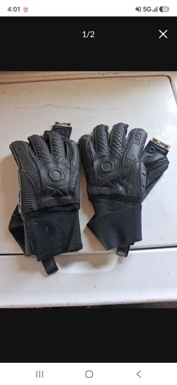 Pro level goalie gloves