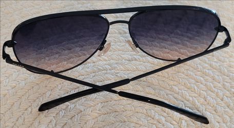 QUAY High Key 77711 – Black Frame / Green Taupe Fade Gradient Lenses