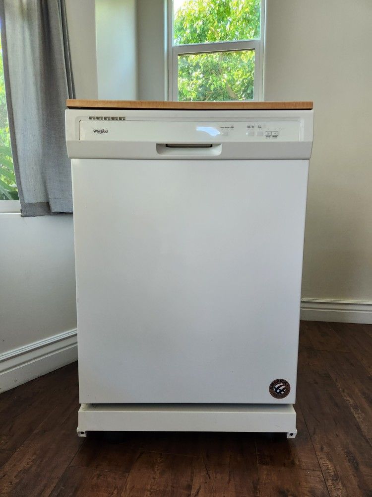 Whirlpool PORTABLE Dishwasher Model WDP370PAHW