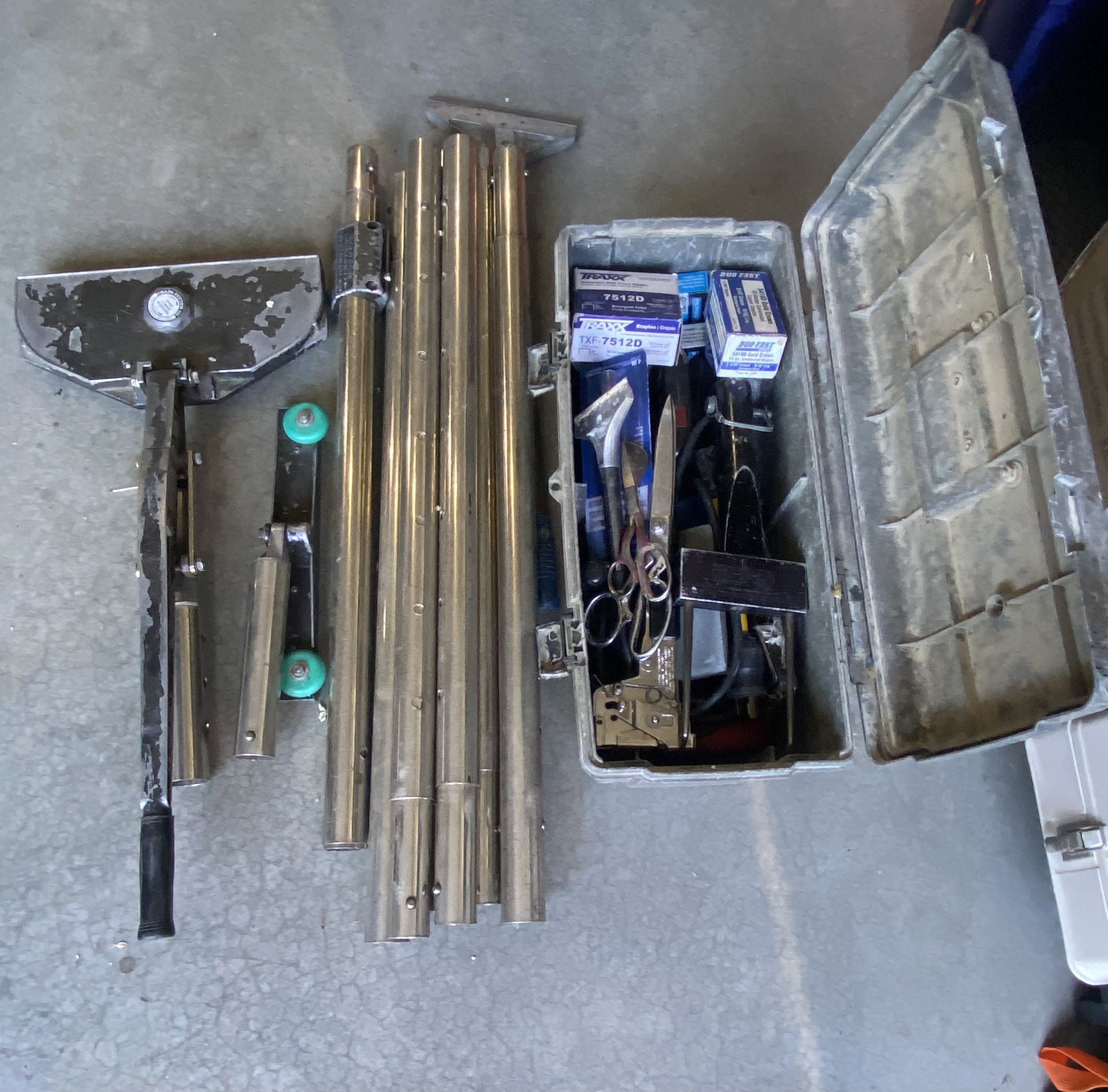 Carpet Stretcher and Carpet Tools