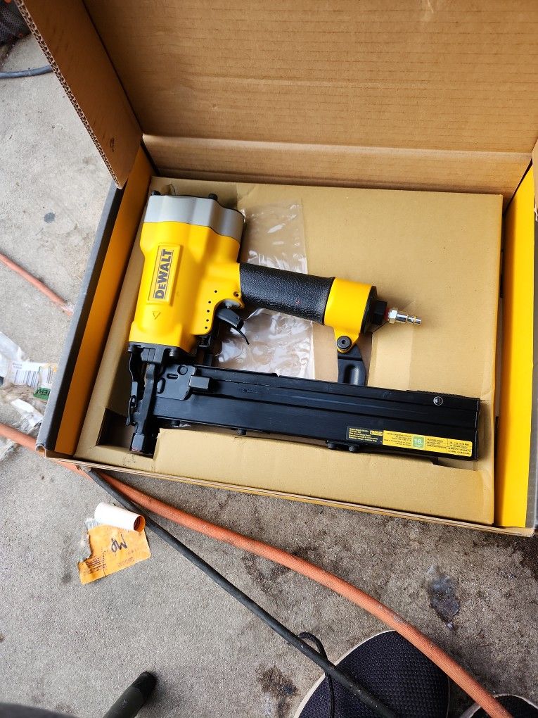 DEWALT
Pneumatic 16-Gauge 1 in. Crown Lathing Stapler
STORE PRICE 299$