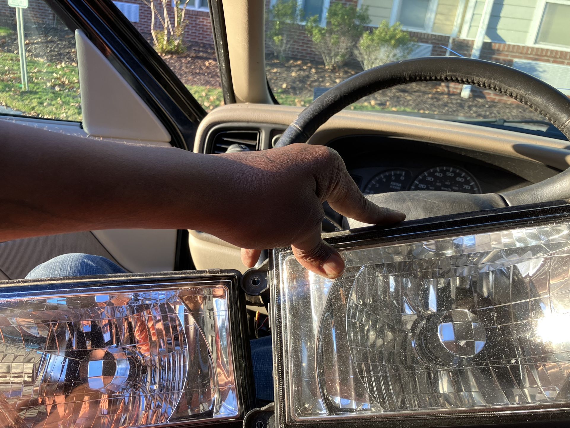 00 - 02 Isuzu Rodeo /Honda Passport —— Drivers And Passenger Headlights 