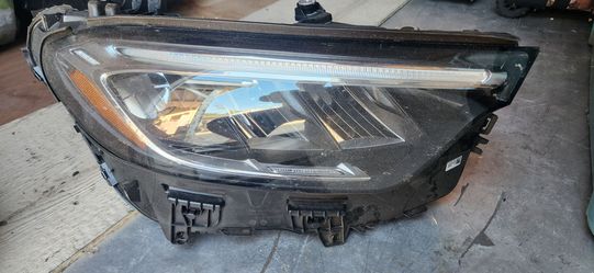 2025 Mercedes-Benz GLC 350 headlight