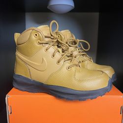 Nike Manoa boots 