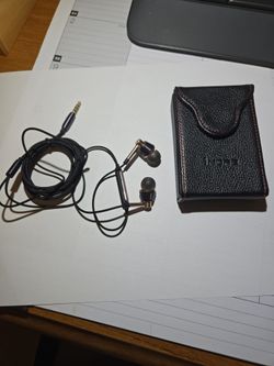 1MORE Earphones