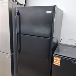 Frigidaire 28" Like New Top Freezer Fridge ! Warranty Included! 
