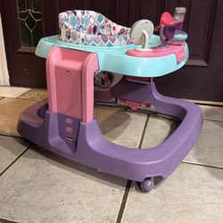 Baby walker , just one height , do not goes up