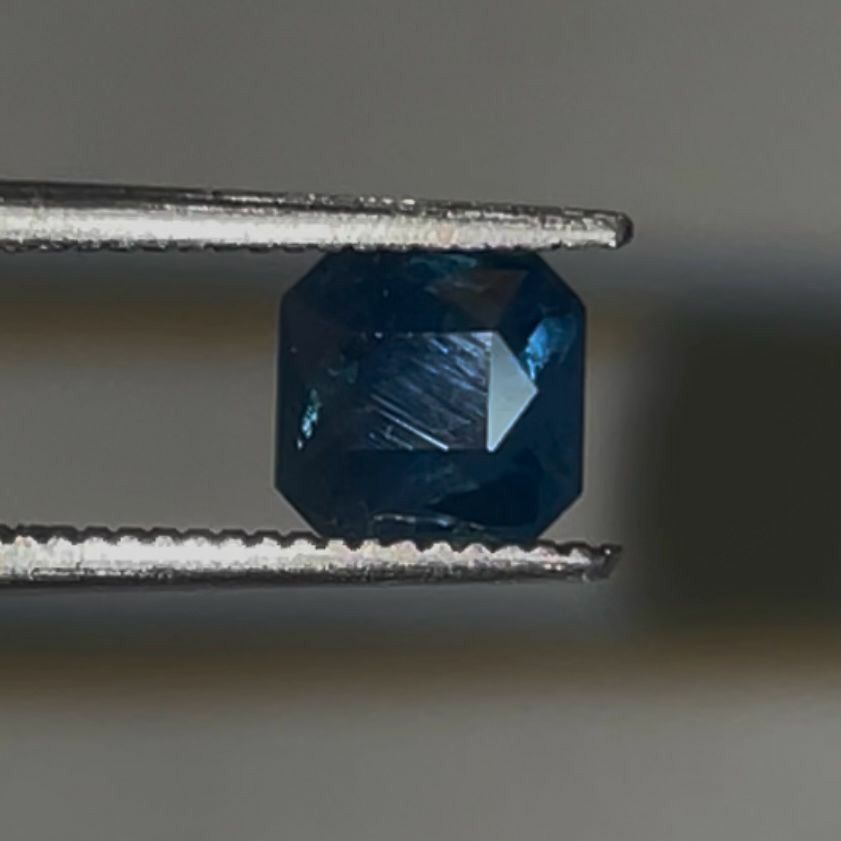 1.0Ct Natural Sri Lankan Blue Sapphire