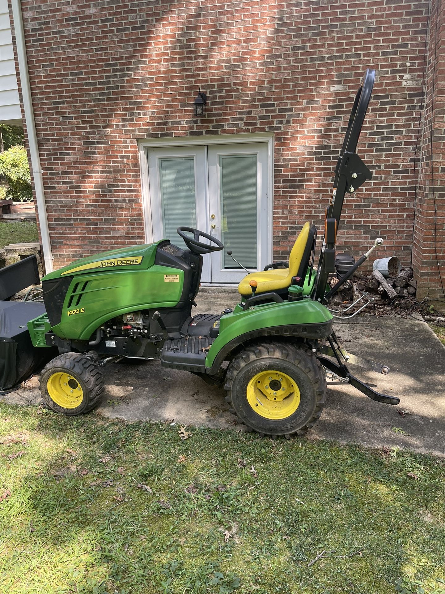 John Deer 1023E Tractor