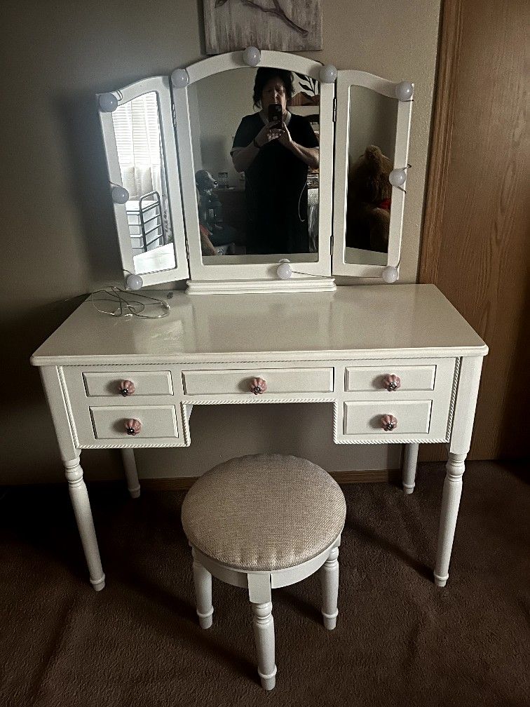 Vanity White 