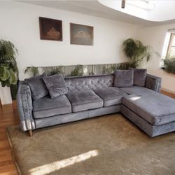 Stunning Gray Sectional Couch 