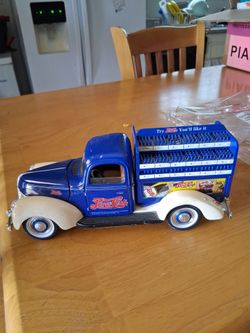 1940's Collector's Pepsi Cola Truck