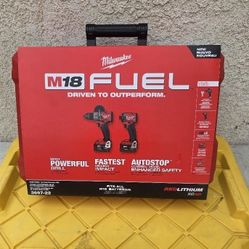 Milwaukee
M18 FUEL 18V Lithium-Ion Brushless Cordless Hammer Drill and Impact Driver Combo Kit (2-Tool) with 2 Batteries