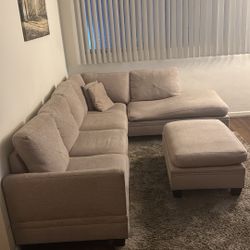 Sectional couch with ottoman ( Cushions covers are washable )