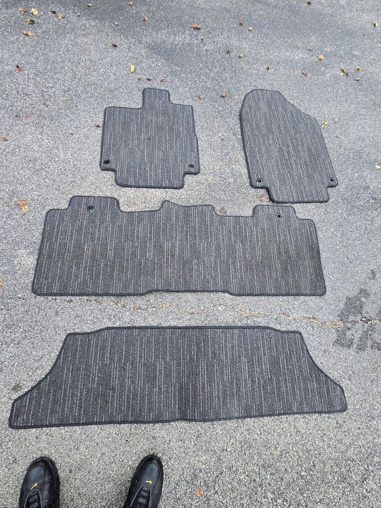 2024 Honda Oddysey Floor Mats.