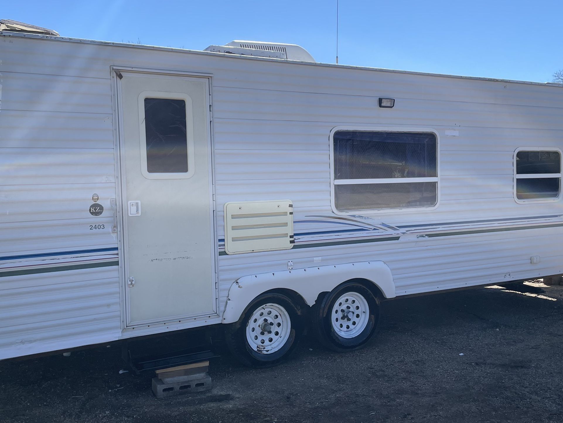 2002 Sport Bumper pull 25 feet travel trailer Fully self-contained No title bill of sale sleeps 4 Ac and Heat Fridge raider Microwave Stove Plasma T