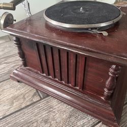 HIS MASTER'S VOICE GRAMOPHON VINTAGE WITH BRASS HORN