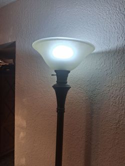 6 ft beautiful self-standing lamp
